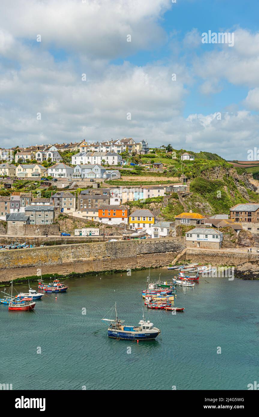 Blick über den Hafen des Fischerdorfes Mevagissey in Cornwall, England, Großbritannien Stockfoto