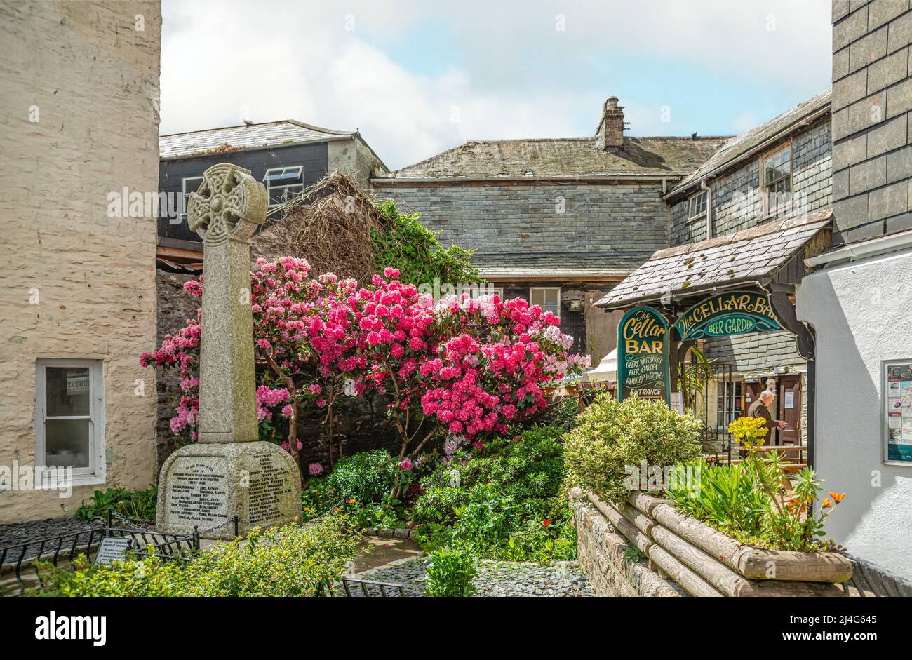 Kriegsdenkmal im Stadtzentrum von Mevagissey, Cornwall, England, Großbritannien Stockfoto