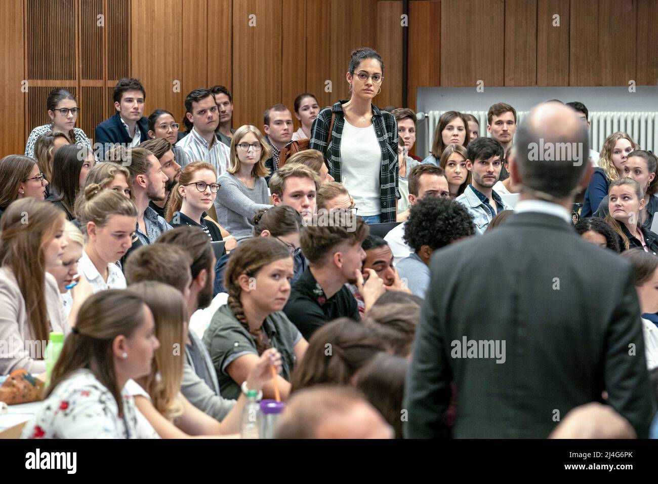 NILAM FAROOQ in Contrà (2020), Regie: SONKE WORTMANN. Kredit: CONSTANTIN FILM / Album Stockfoto