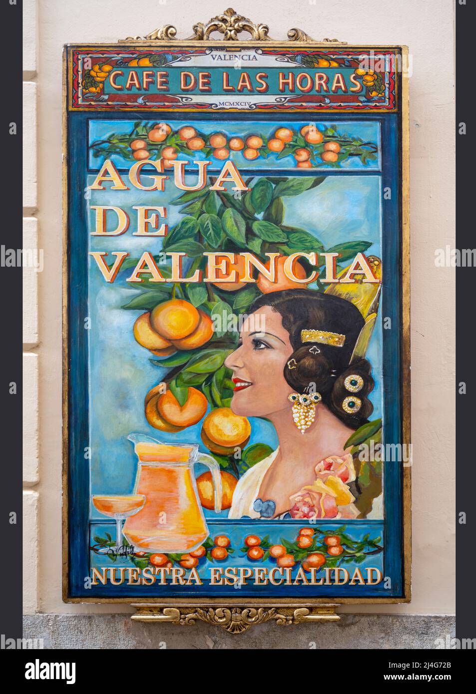 Spanien, Valencia, Carrer del Comte d'Almodóvar 1, Cafe de las Horas, Werbeschild für Aqua de Valencia, Stockfoto