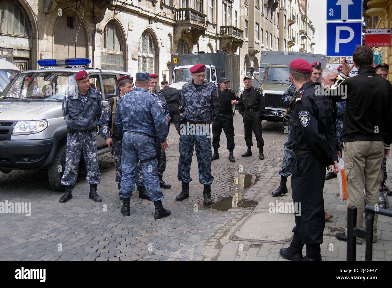 Ukrainische Militär in Lviv Stadtzentrum Straße, Ukraine Stockfoto