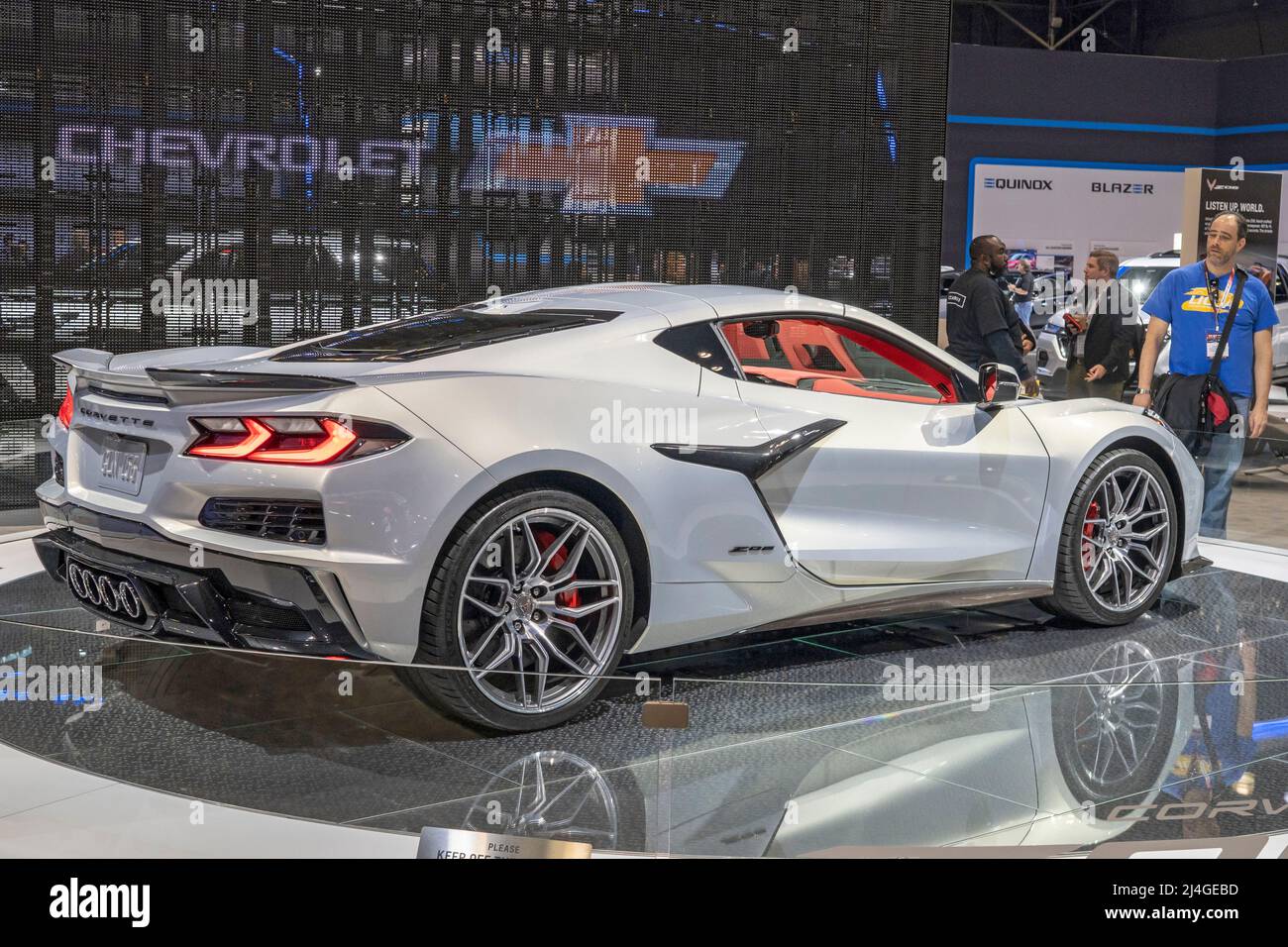 Eine Chevrolet Corvette Z06 aus dem Jahr 2023 wird auf der International  Auto Show in der Vorschau im Jacob Javits Convention Center in New York  City ausgestellt. Der NYIAS kehrt zurück, nachdem
