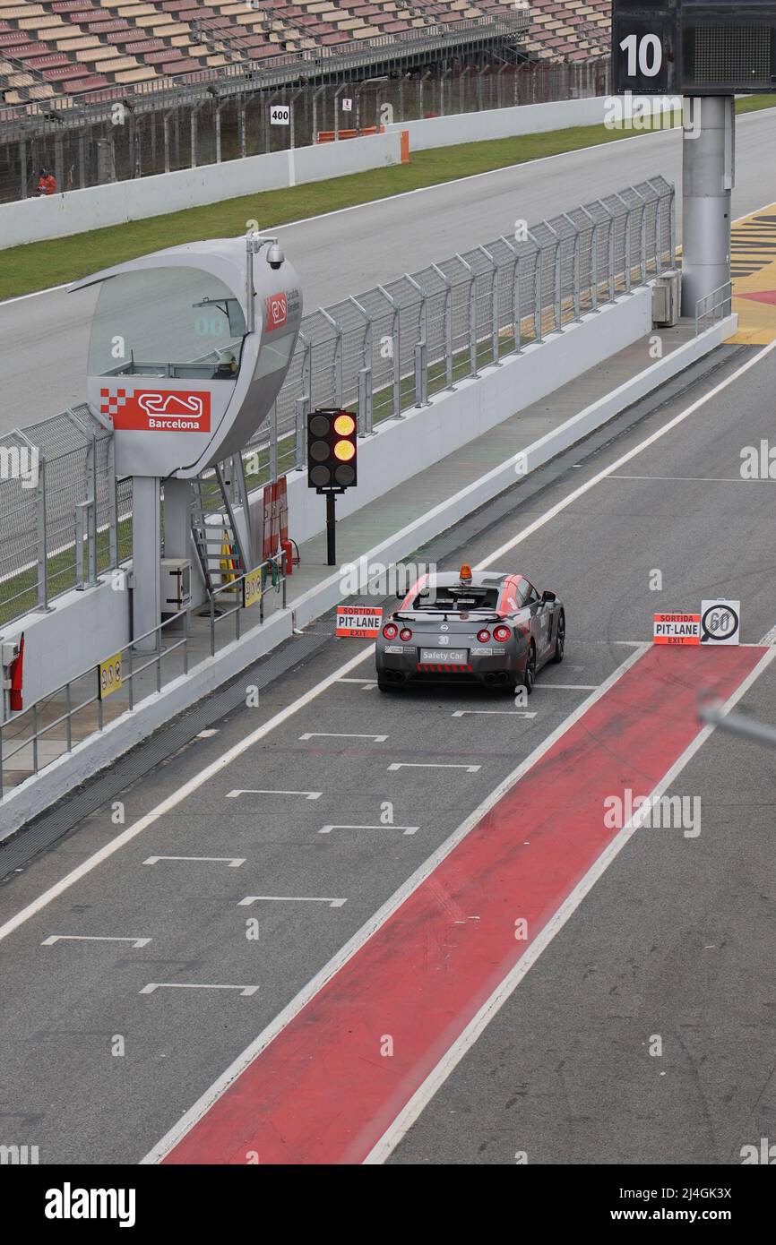 Nissan GT-R Safety Car wartet in der Boxengasse auf dem Circuit of Catalonia, Barcelona, Spanien Stockfoto