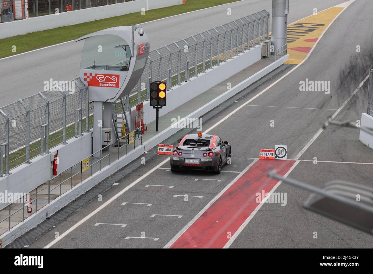 Nissan GT-R Safety Car wartet in der Boxengasse auf dem Circuit of Catalonia, Barcelona, Spanien Stockfoto