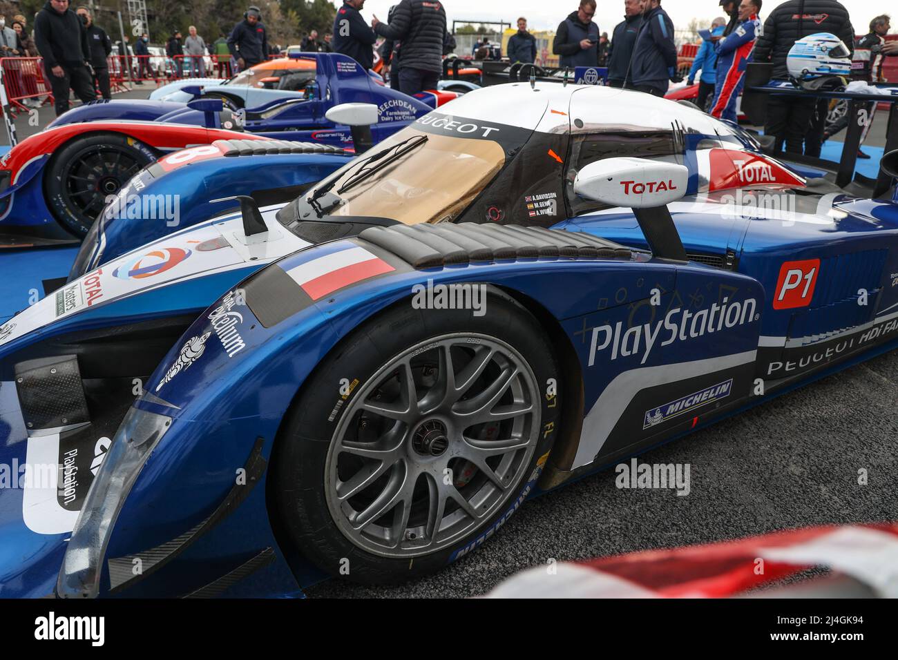 Der Peugeot 908 HDI wurde zuvor vom Briten Anthony Davidson, dem Spanier Mark Gene und dem Österreicher Alexander Wurz beim Historic Sports Car Race, Barcelona 2022, gefahren Stockfoto