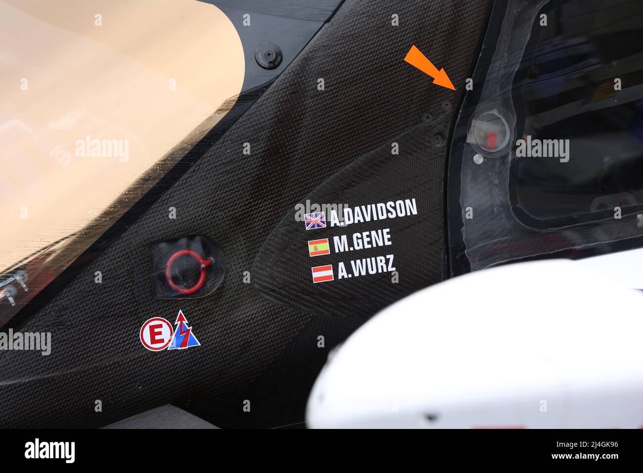 Peugeot 908 HDI, gefahren von dem Briten Anthony Davidson, dem Spanier Mark Gene und dem Österreicher Alexander Wurz beim Historic Sports Autorennen, Barcelona 2022 Stockfoto