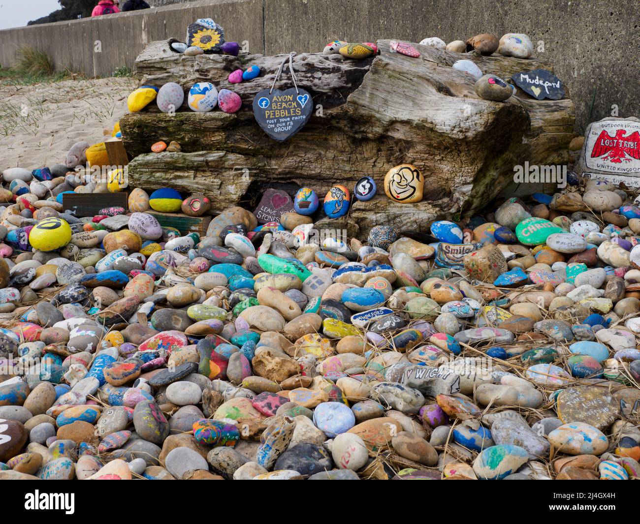 Avon Beach Pebbles, jeder Kies erzählt seine eigene persönliche Geschichte von Liebe, Verlust, Prüfungen, Feier, Solidarität, Mut oder Unterstützung für andere, Mudeford, Stockfoto