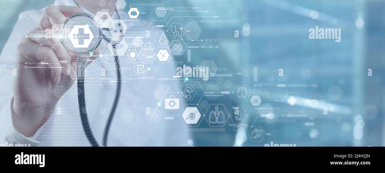 Medizin Arzt mit Stethoskop diagnostizieren virtuelle elektronische Krankenakte des Patienten auf Schnittstelle.Digitale Gesundheitsversorgung und Netzwerk auf moderne virtuelle Stockfoto Medizin Arzt mit Stethoskop diagnostizieren virtuelle elektronische Krankenakte des Patienten auf Schnittstelle.Digitale Gesundheitsversorgung und Netzwerk auf moderne virtuelle Stockfoto