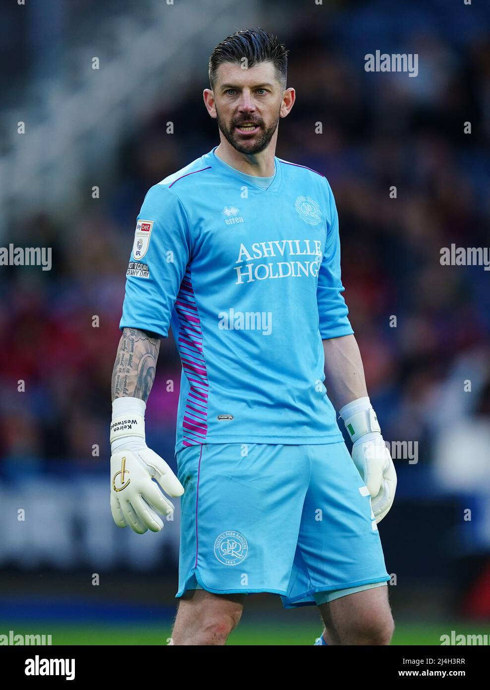 Der Torhüter der Queens Park Rangers Keiren Westwood beim Sky Bet Championship-Spiel im John Smith's Stadium. Bilddatum: Freitag, 15. April 2022. Stockfoto