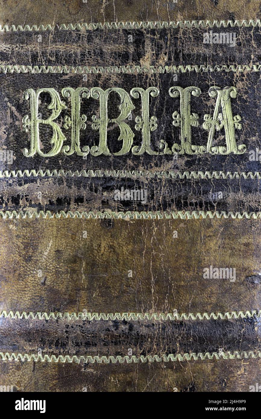 Lederrücken einer alten bibel Stockfoto