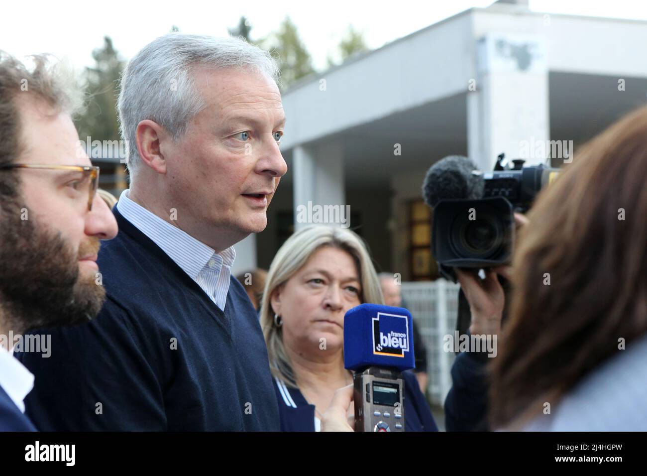 Bruno Le Maire s'est rendu à Magland, en Haute-Savoie, à la rencontre des acteurs de l'Industrie du décolletage. Haute-Savoie. Frankreich. 15.04.2022. Stockfoto