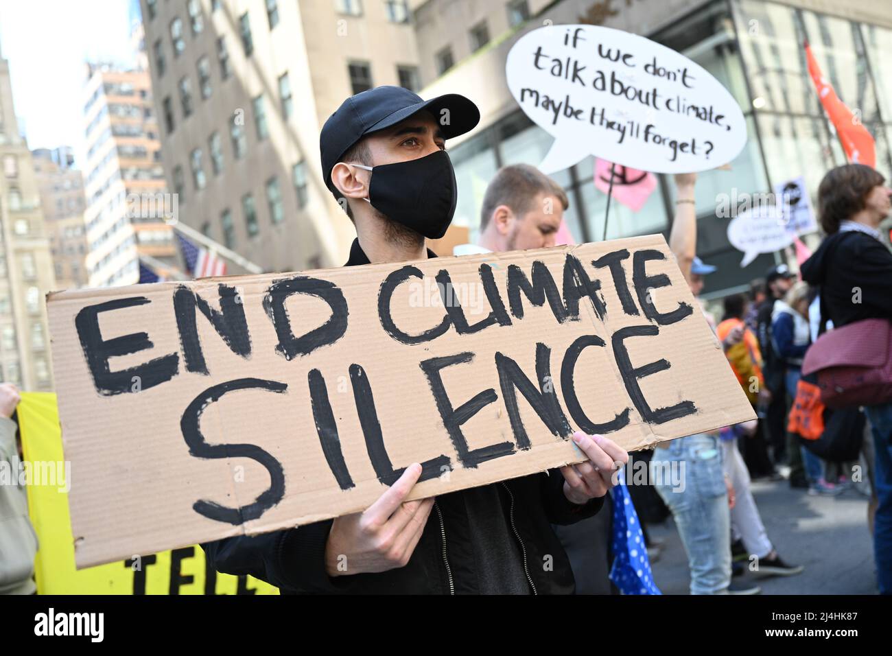 Demonstranten vom Extinction Rebellion (XR) protestieren vor den NBC Studios im Rockefeller Center ON gegen die mangelnde Berichterstattung über den Klimawandel in den Medien Stockfoto