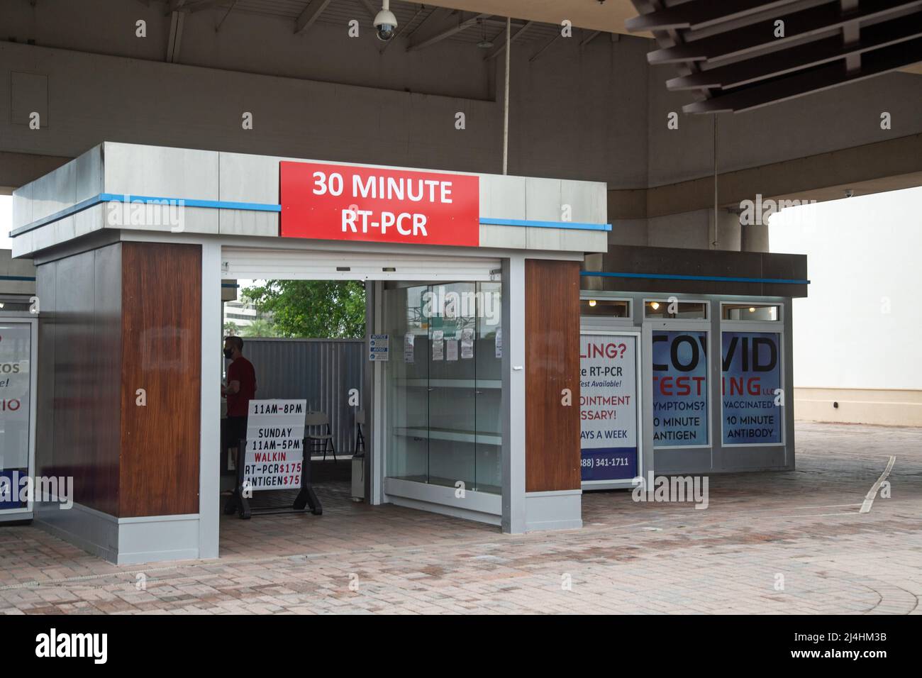 Premium Outlets Shopping Mall, Orlando, Florida, USA, März 24. 2022, Covid-Tests stehen Besuchern des Einkaufszentrums zur Verfügung. Stockfoto