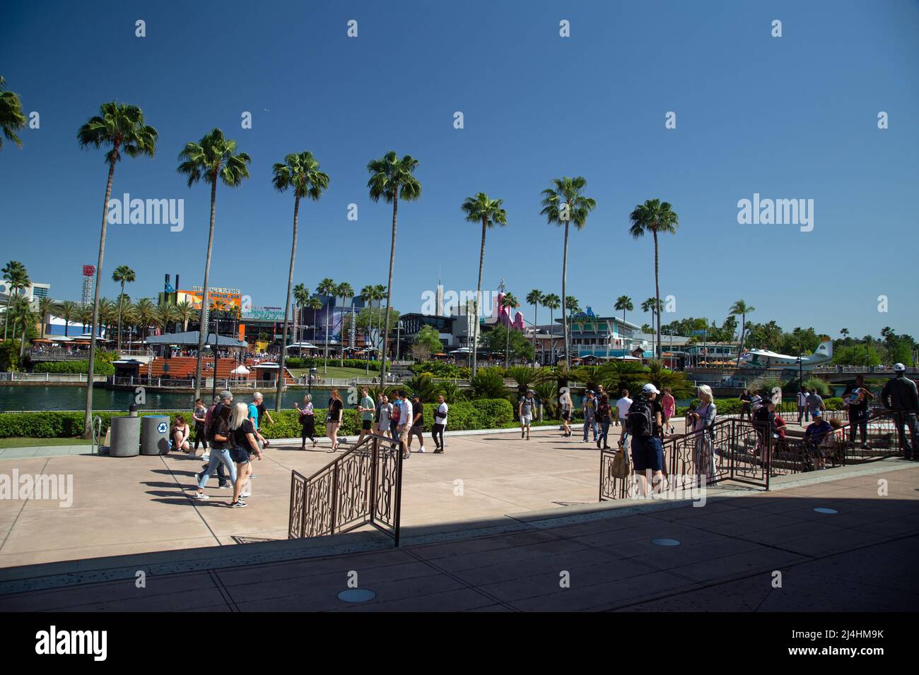 Themenpark Islands of Adventure, Orlando, Florida, USA, März 26., 2022, Besucher im Themenpark Stockfoto