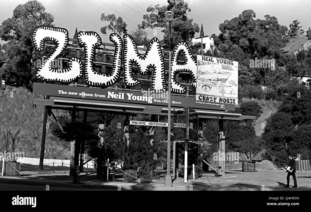 Reklametafeln, die das Album Zuma des Plattenkünstlers Neil Young auf dem Sunset Strip 1976 beworben haben Stockfoto