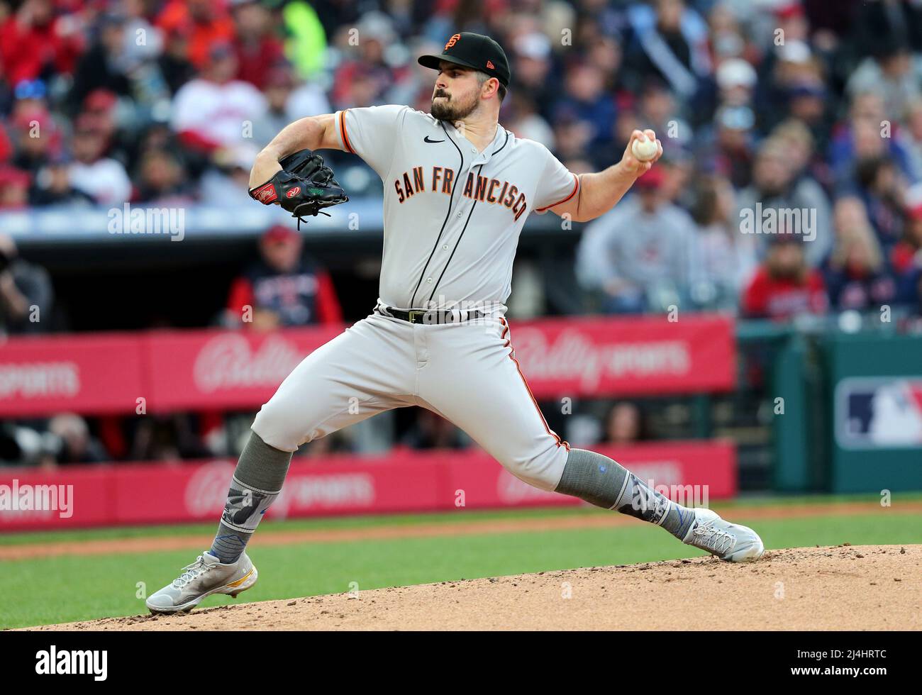 Cleveland, Usa. 15. April 2022. Die San Francisco Giants Carlos Rodon setzt sich am Freitag, den 15. April 2022, im ersten Inning gegen die Cleveland Guardians im Progressive Field in Cleveland, Ohio, durch. Foto von Aaron Josefczyk/UPI Credit: UPI/Alamy Live News Stockfoto