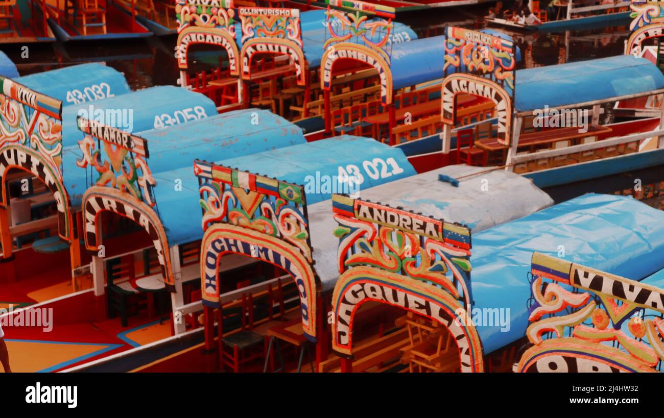 Trajineras in xochimilco, einem traditionellen Ort in mexiko-Stadt, Stockfoto