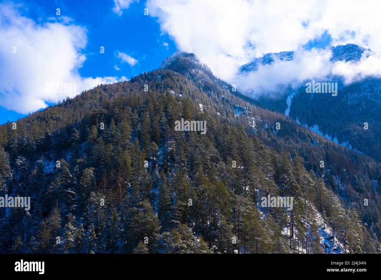 Panorama-Luftaufnahme vom Dachsteingletscher. Das Hochplateau ist der beste Ort zum Skifahren, Snowboarden und anderen Wintersportarten, Steiermark, Österreich. Tour Stockfoto
