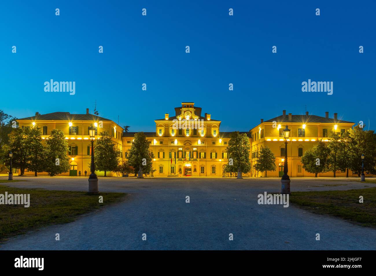 Nachtansicht des Palazzo Ducale in Parma, Italien. Stockfoto