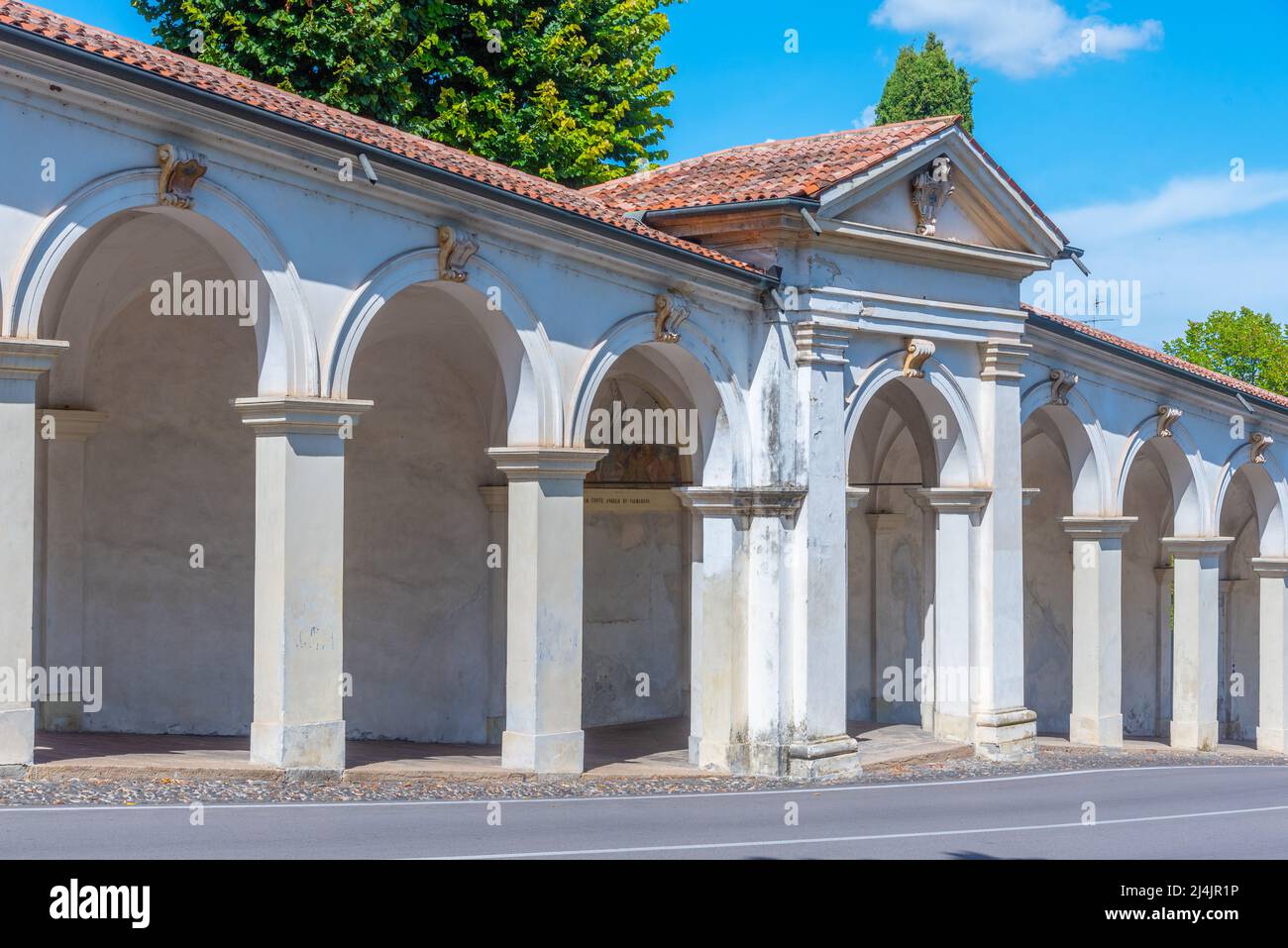 Arkade, die zum Heiligtum der Madonna di Monte Berico in der italienischen Stadt Vicenza führt. Stockfoto