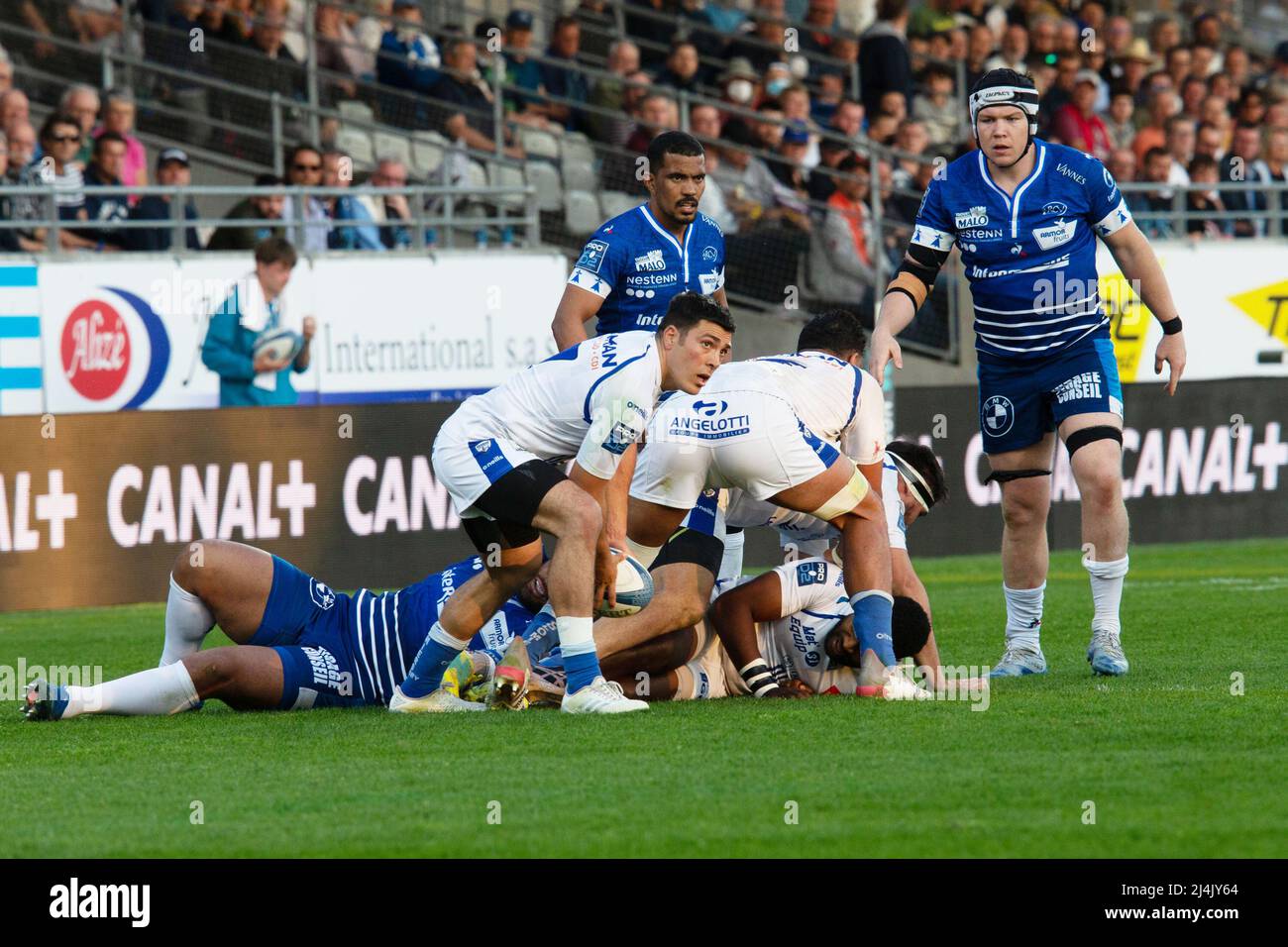 Edoardo Gori von Colomiers während des Pro D2 Rugby-Union-Spiels der französischen Meisterschaft zwischen RC Vannes und Colomiers Rugby am 15. April 2022 im La Rabine-Stadion in Vannes, Frankreich - Foto Damien Kilani / DK Prod / DPPI Stockfoto