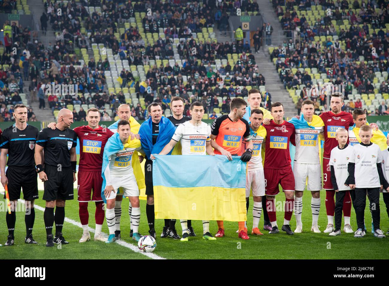 Anti-Kriegs-Spiel Lechia Gdańsk vs Shakhtar Donetsk in Danzig, Polen, Februar 14. 2022 © Wojciech Strozyk / Alamy Stock Photo Stockfoto