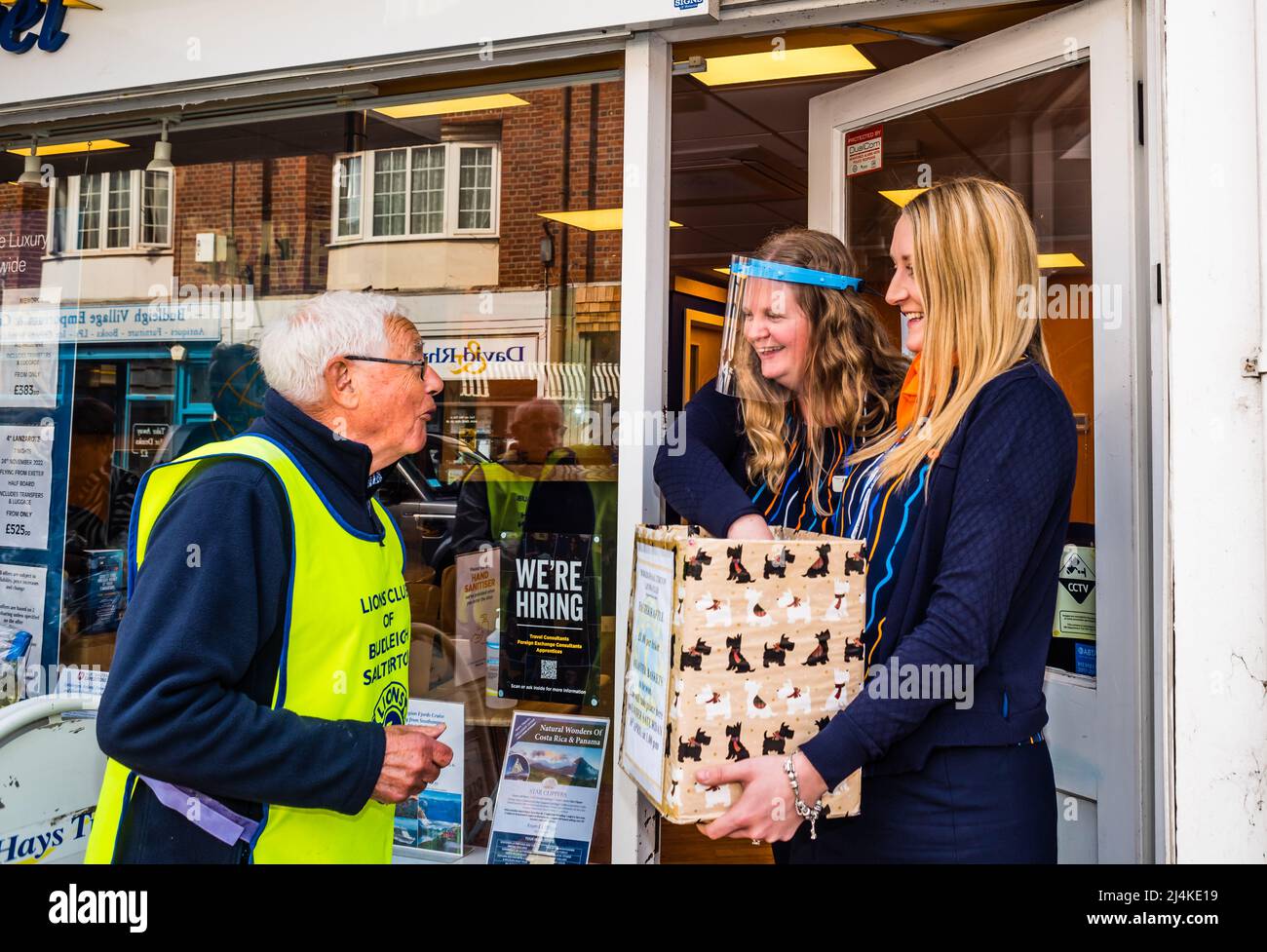 Budleigh Lions Osterverlosung Geld für gute lokale Zwecke sammeln. Der Gewinner-Ticker. Stockfoto
