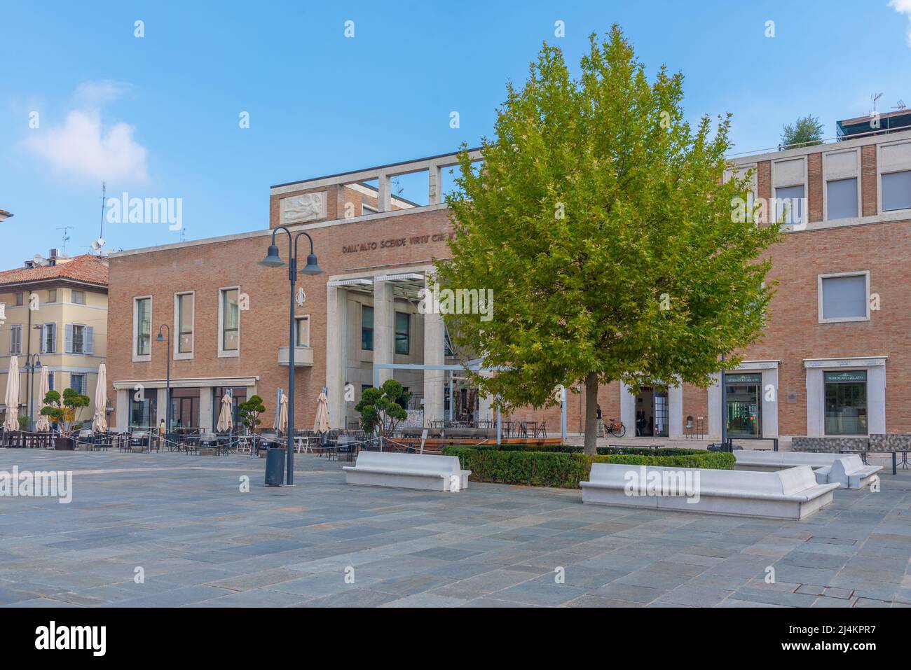 Ravenna, Italien, 1. September 2021: Kennedy-Platz in der italienischen Stadt Ravenna. Stockfoto