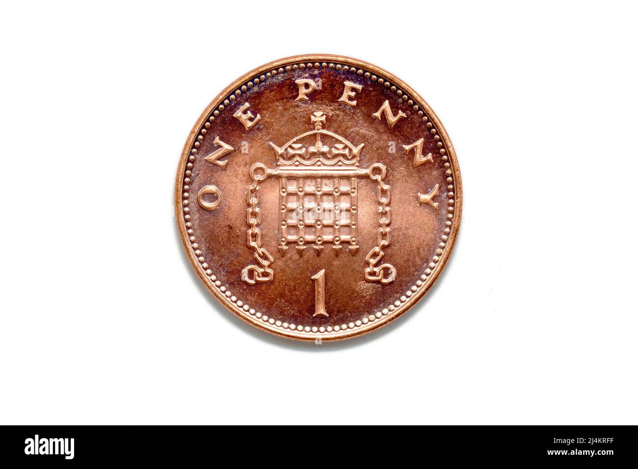 Nahaufnahme des 1982-2008-Designs der Schwanzseite eines UK-Dezimalstücks mit 1 Pence, auch bekannt als Penny, isoliert vor einem weißen Hintergrund. Stockfoto