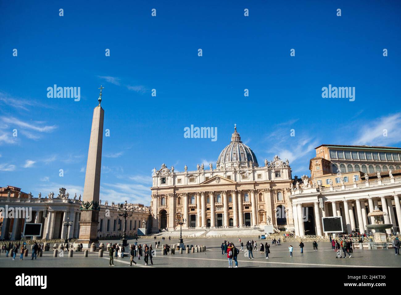 Rom, Italien, 9. März 2022. Petersplatz im Vatikan nach der päpstlichen Eucharistie Stockfoto