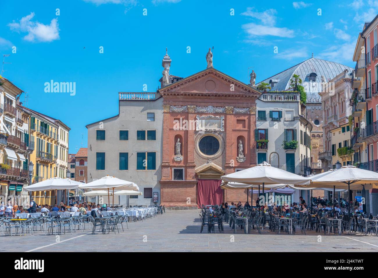 Padua, Italien, 30. August 2021: Piazza dei Signori in der italienischen Stadt Padua. Stockfoto