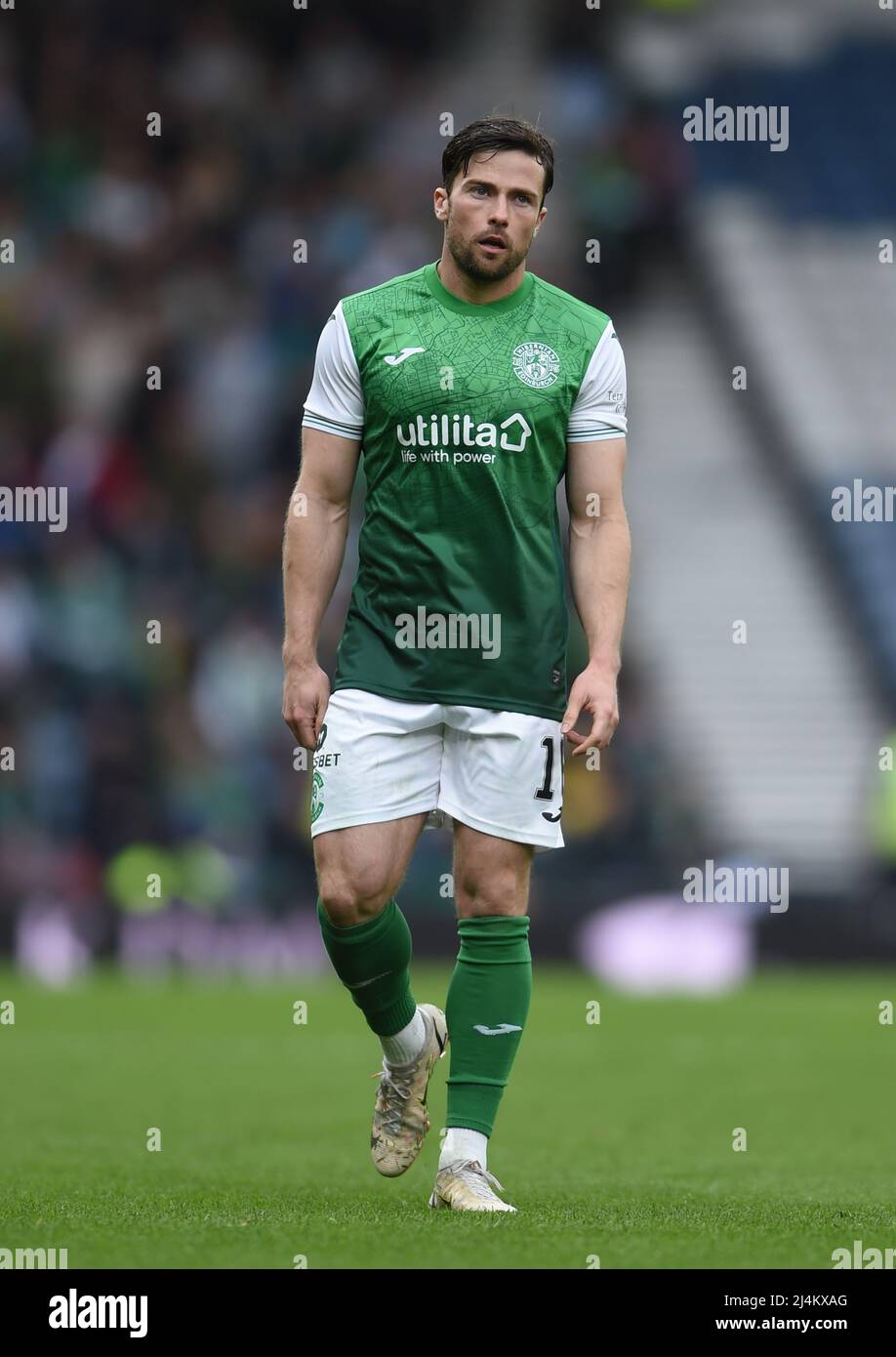 Glasgow, Schottland, 16.. April 2022. Lewis Stevenson von Hibernian während des Scottish Cup Spiels im Hampden Park, Glasgow. Bildnachweis sollte lauten: Neil Hanna / Sportimage Kredit: Sportimage/Alamy Live News Stockfoto