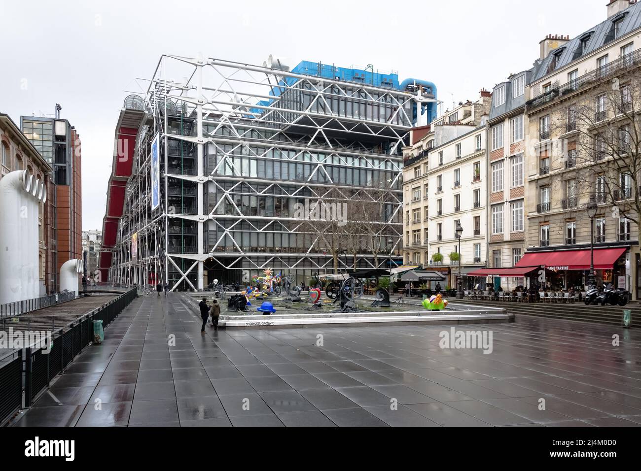 Architektonisches Detail des Pompidou-Platzes im Stadtteil Beaubourg im Pariser Arrondissement 4. Stockfoto