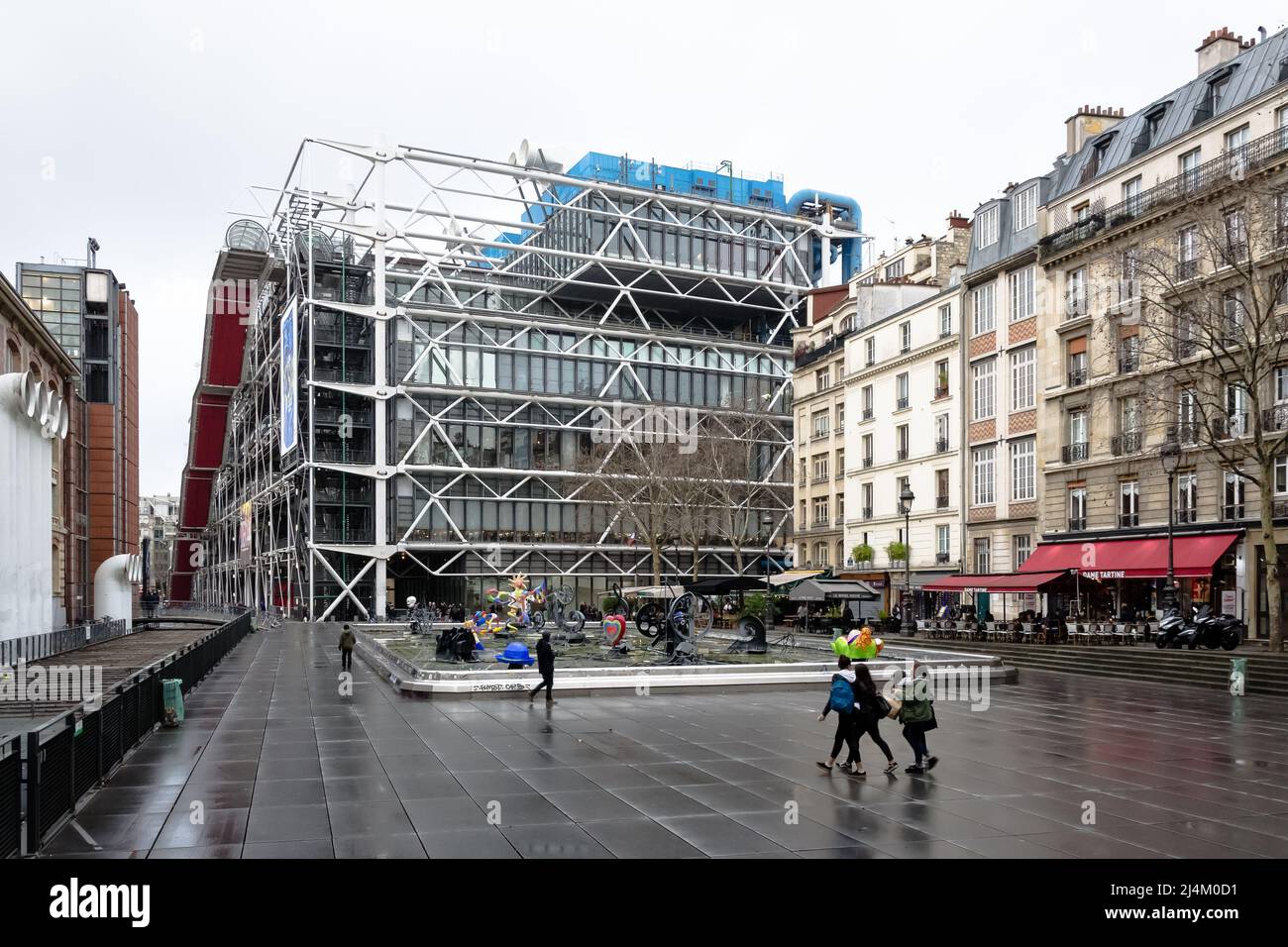 Architektonisches Detail des Pompidou-Platzes im Stadtteil Beaubourg im Pariser Arrondissement 4. Stockfoto