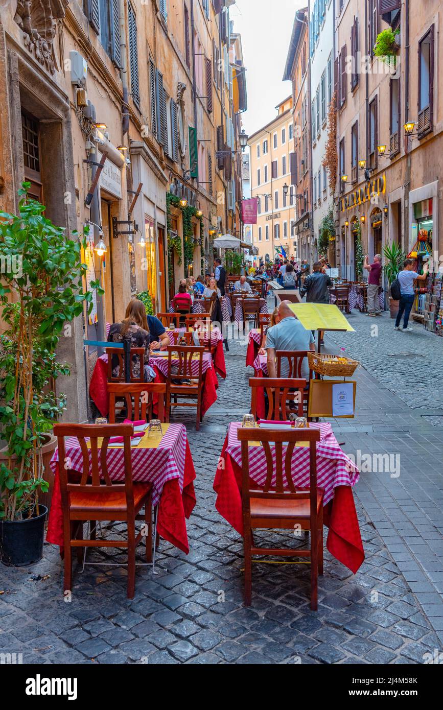 Rom, Italien, 4. Oktober 2021: Historische Häuser in der Altstadt von Rom in Italien. Stockfoto