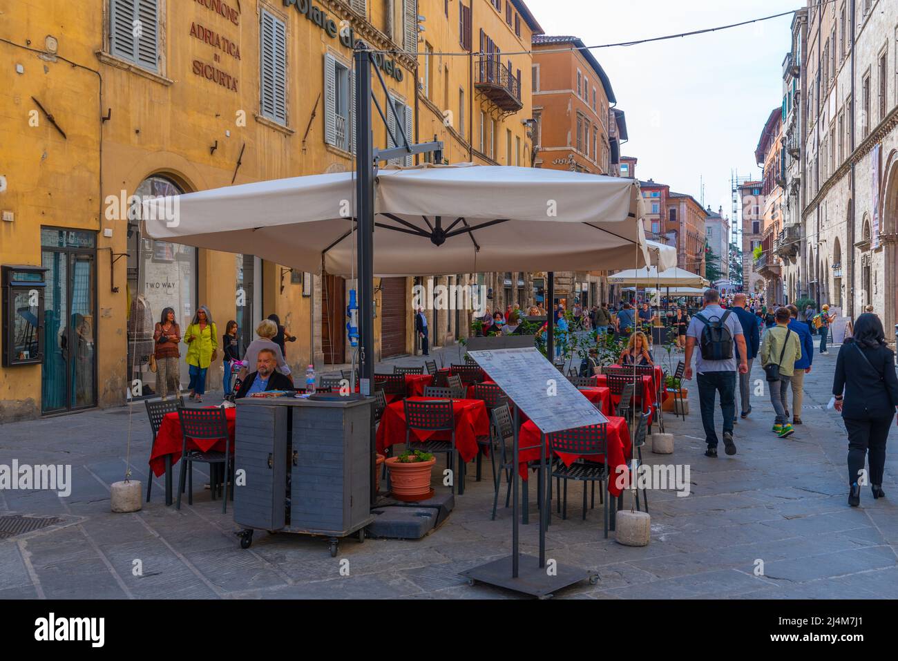 Perugia, Italien, 2. Oktober 2021: Corso Pietro Vannucci in der Altstadt von Perugia in Italien. Stockfoto