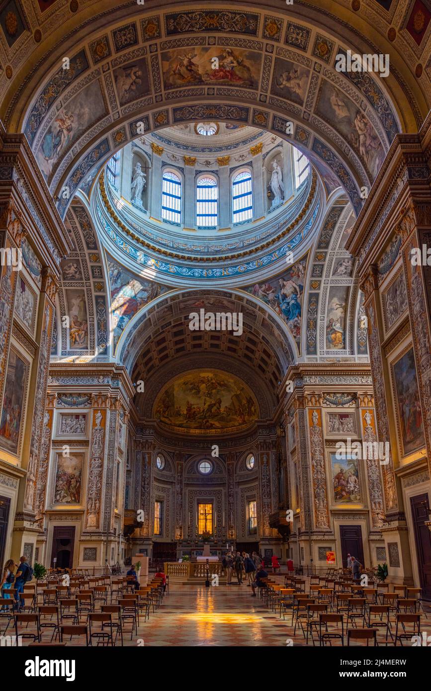 Mantua, Italien, 24. September 2021: Innenraum der Basilica di Sant'Andrea in Mantua, Italien. Stockfoto