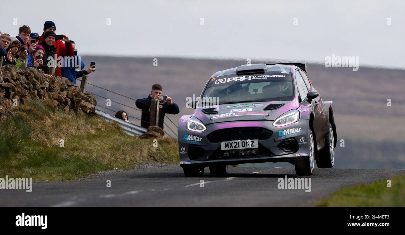 16.. April 2022, Ballymena, County Antrim, Nordirland, Vereinigtes Königreich; Circuit of Ireland International Rally, Runde 3 der Irish Tarmac Rally Championship: Desi Henry und Paddy Robinson (Ford Fiesta R5) führten die Rallye um 14,3 Sekunden an, als mechanische Probleme sie zwangen, auf der 9. Etappe in den Ruhestand zu gehen Stockfoto