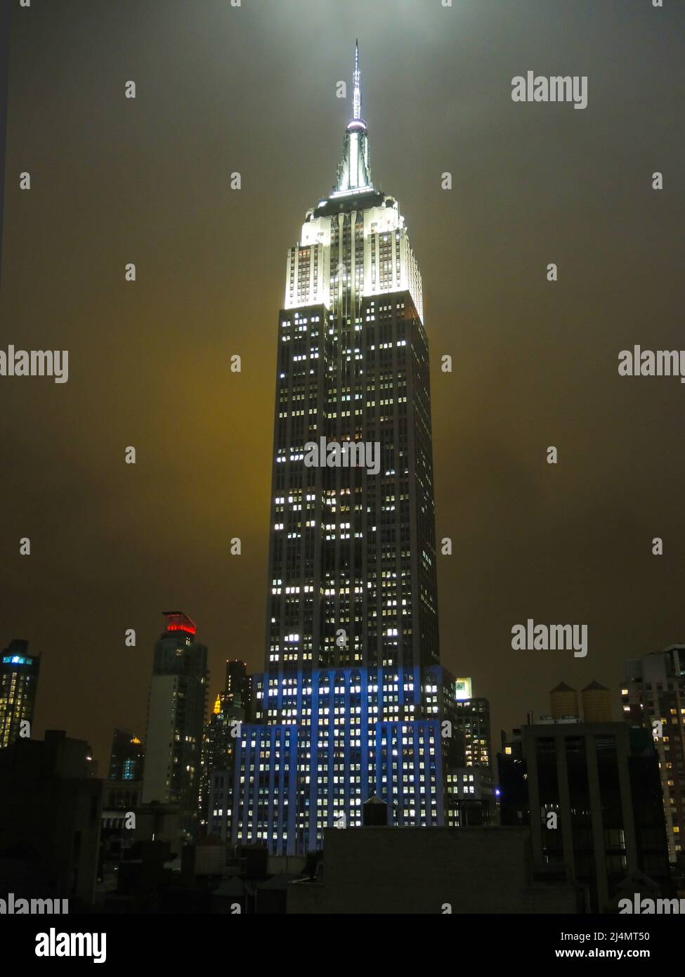 Empire State in der Nacht Stockfoto