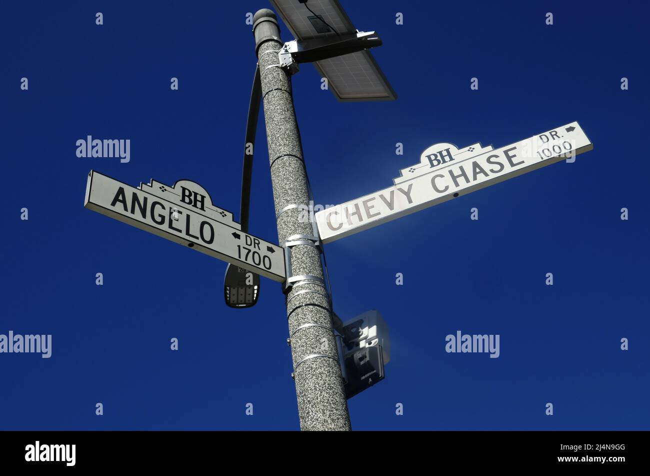 Beverly Hills, California, USA 14.. April 2022 Ein allgemeiner Blick auf die Atmosphäre von Chevy Chase Drive und Angelo Drive am 14. April 2022 in Beverly Hills, Kalifornien, USA. Foto von Barry King/Alamy Stockfoto Stockfoto