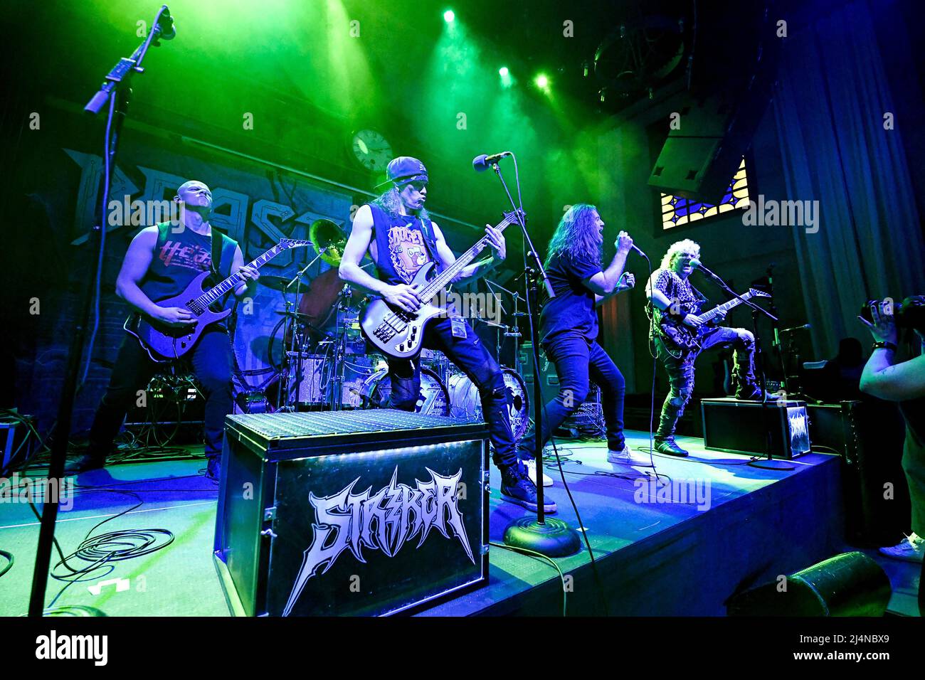 15. April 2022, Anaheim, CA, USA: Striker Direct Support für Beast in Black North American Deathwish Tour 2022 im HOB Anaheim Parish Room 15.. April 2022, Striker ist eine mit dem JUNO Award ausgezeichnete Heavy Metal Band aus Edmonton. (Bild: © Dave Safley/ZUMA Press Wire) Stockfoto