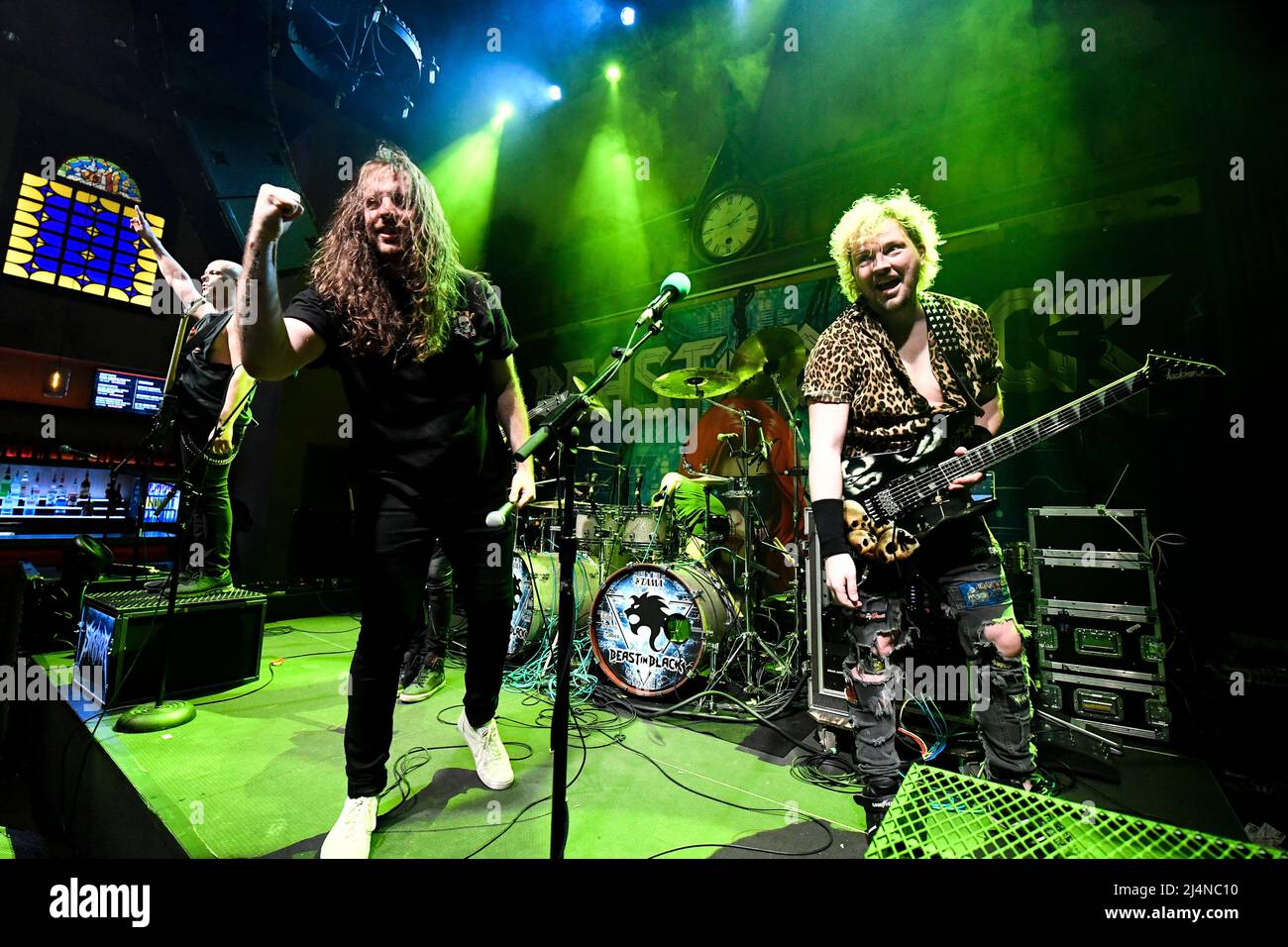 15. April 2022, Anaheim, CA, USA: Striker Direct Support für Beast in Black North American Deathwish Tour 2022 im HOB Anaheim Parish Room 15.. April 2022, Striker ist eine mit dem JUNO Award ausgezeichnete Heavy Metal Band aus Edmonton. (Bild: © Dave Safley/ZUMA Press Wire) Stockfoto