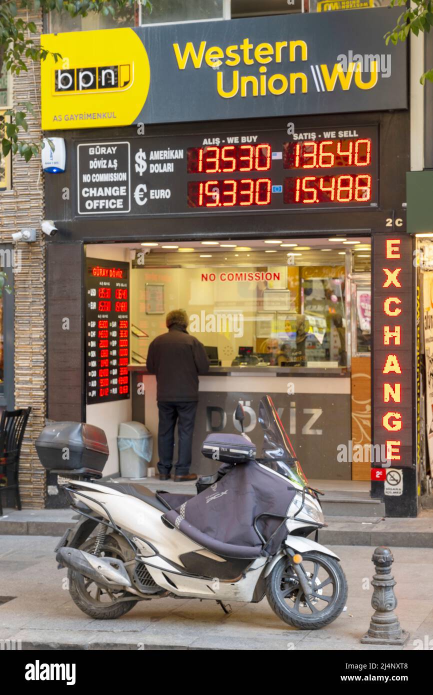 Türkei, Istanbul, Eminönü, Wechselstube, Western Union Stockfotografie -  Alamy