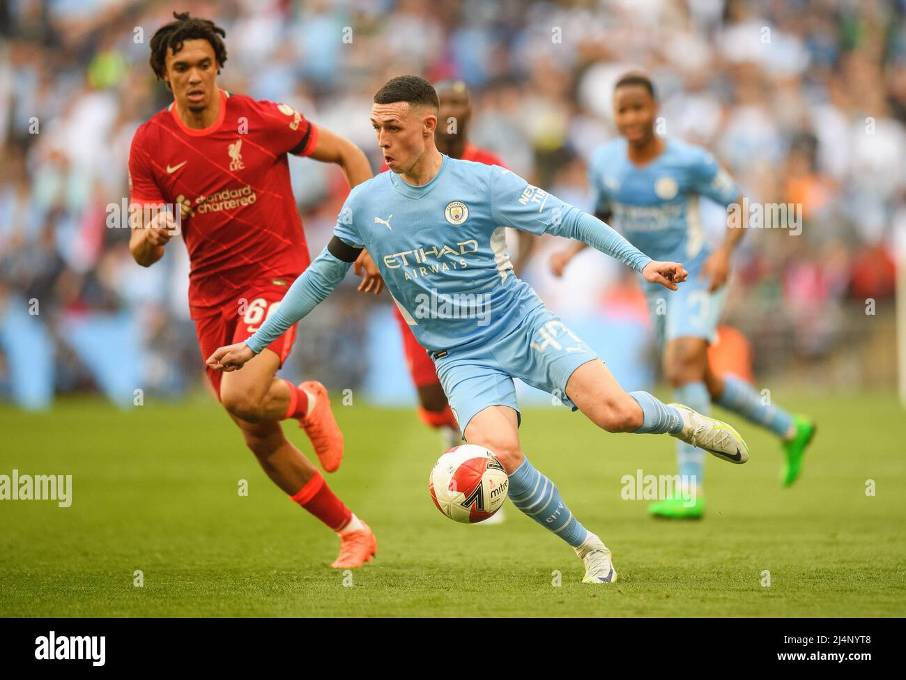 London, Großbritannien. 16. April 2022 - Manchester City gegen Liverpool - Emirates FA Cup - Halbfinale - Wembley Stadium Phil Foden während des FA Cup Halbfinales gegen Liverpool Bildnachweis : © Mark Pain / Alamy Live News Stockfoto