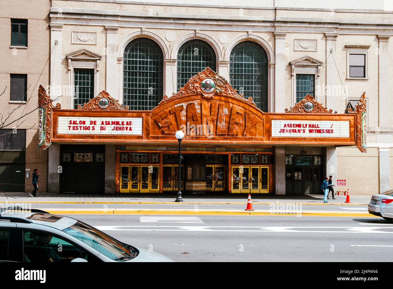 Fassade des Stanley Theaters ein renovierter historischer Ort, der heute eine Versammlungshalle der Zeugen Jehovas beherbergt Stockfoto