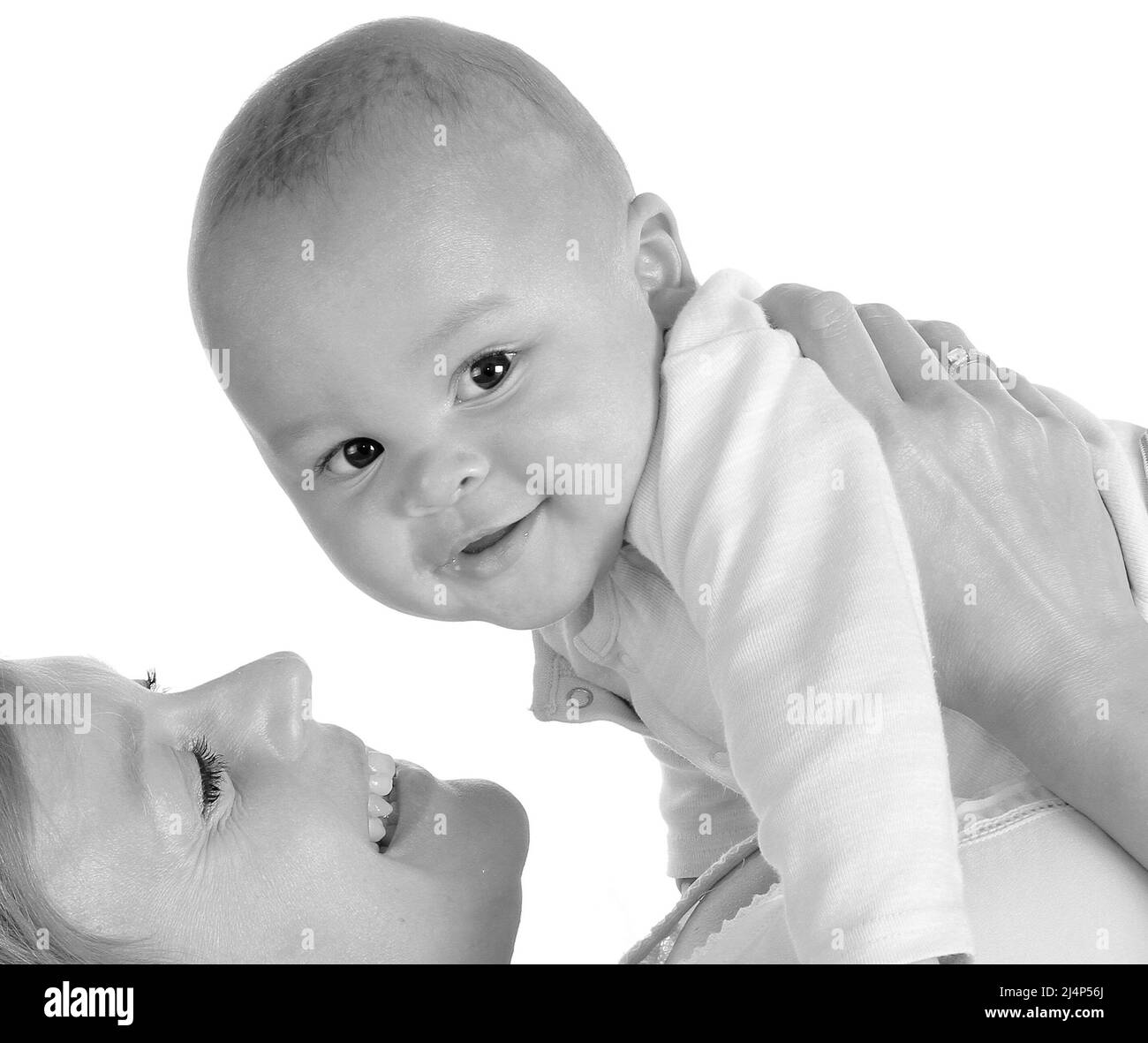 Baby mit Mutter nach einem guten Schlaf auf weißem Hintergrund mit Menschen Stock Fotos Stockfoto