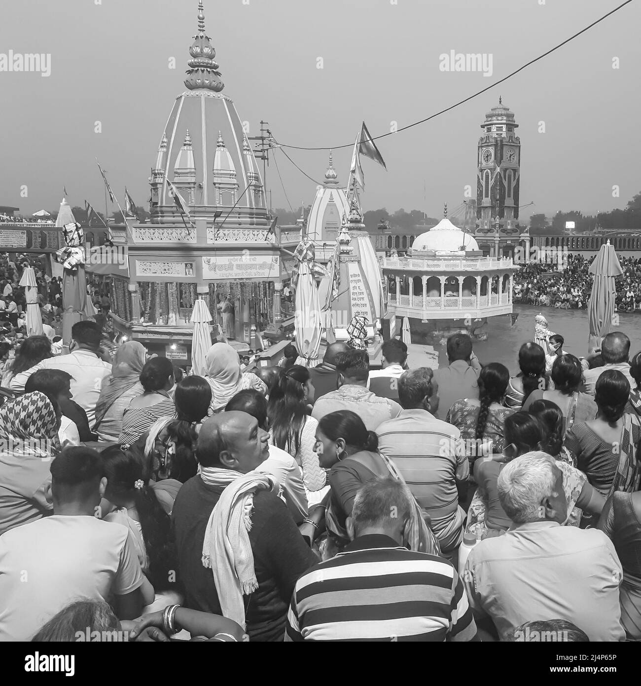 Haridwar, Indien, Oktober 02 2021 - Har Ki Pauri ist ein berühmter Ghat am Ufer des Ganges in Haridwar, Indien, indischer Tempel am Ufer des Ganges, Stockfoto