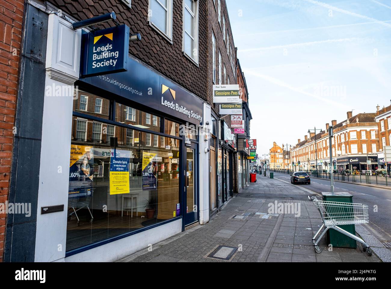 Epsom Surrey London UK, April 17 2022, Leeds Building Society High Street Branch Sign and Logo with No People Stockfoto