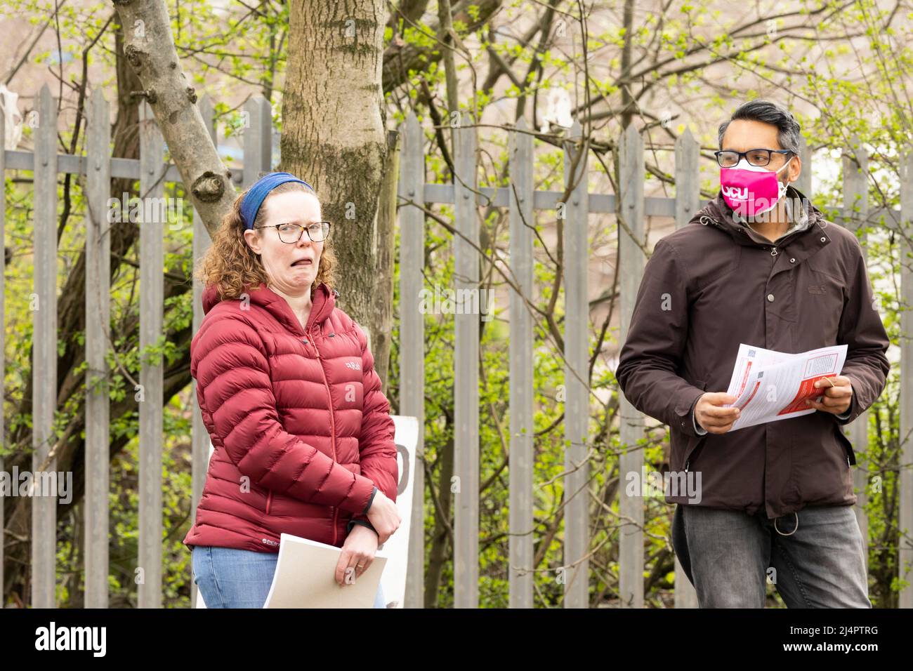 Lokale Demonstranten demonstrieren vor der Wallys Steinbruch Abfall Deponie Silverdale, Staffordshire. Stoppen Sie die stinken Kampagne Newcastle unter Lyme Stockfoto