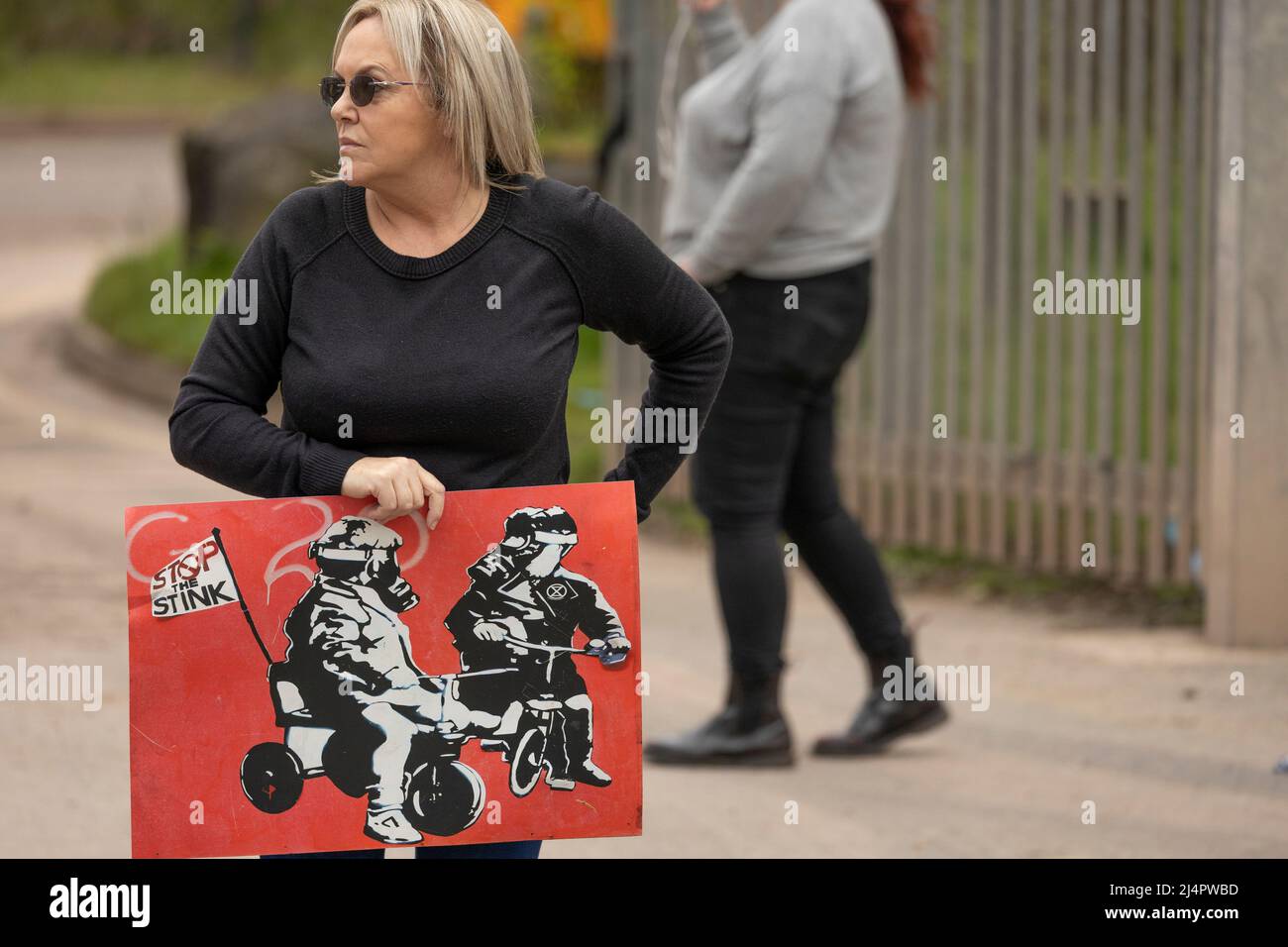 Lokale Demonstranten demonstrieren vor der Wallys Steinbruch Abfall Deponie Silverdale, Staffordshire. Stoppen Sie die stinken Kampagne Newcastle unter Lyme Stockfoto